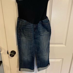 Crop jeans over belly